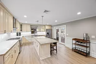 122 Linton Ave, Lindenhurst, NY 11757 - Photo 17