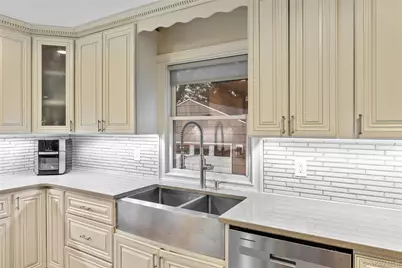 122 Linton Avenue, Lindenhurst, NY 11757 - Photo 15