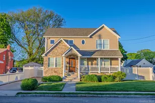 122 Linton Ave, Lindenhurst, NY 11757 - Photo 3