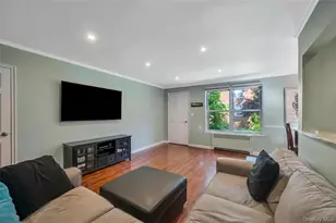 75 Edwards St, Roslyn Heights, NY 11577 - Photo 7