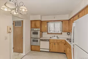 17 Duryea Pl, Lynbrook, NY 11563 - Photo 7