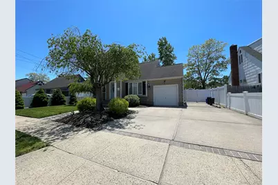 36 34th Street, Copiague, NY 11726 - Photo 3