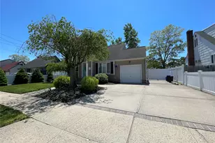 36 34th St, Copiague, NY 11726 - Photo 3