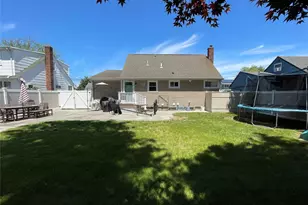 36 34th St, Copiague, NY 11726 - Photo 21