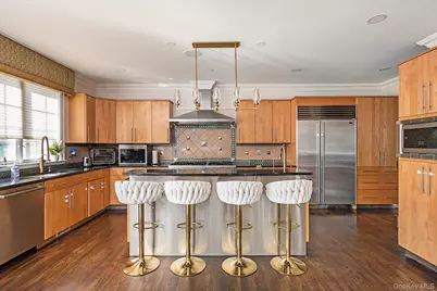 26 Legends Circle, Melville, NY 11747 - Photo 13