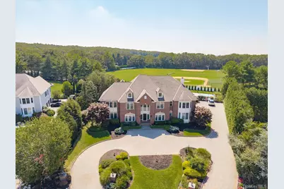 26 Legends Circle, Melville, NY 11747 - Photo 3
