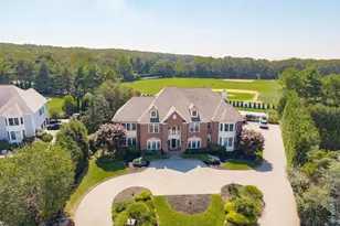 26 Legends Cir, Melville, NY 11747 - Photo 3