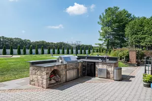 26 Legends Cir, Melville, NY 11747 - Photo 29
