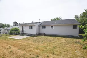 27 Naples Ave, Central Islip, NY 11722 - Photo 29