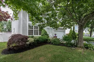 23 Honeysuckle Ct, Melville, NY 11747 - Photo 3