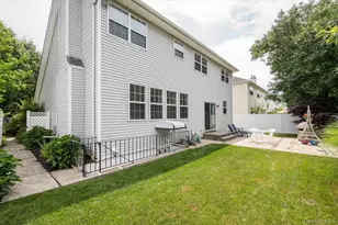 23 Honeysuckle Ct, Melville, NY 11747 - Photo 27