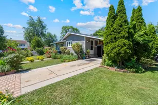 1 Hale Pl, Roosevelt, NY 11575 - Photo 3