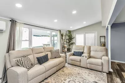 9 Deep Lane, Wantagh, NY 11793 - Photo 11