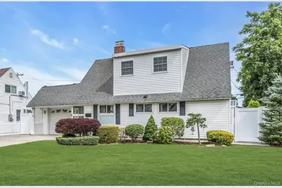 9 Deep Lane, Wantagh, NY 11793 - Photo 3