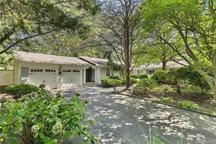 54 Dix Woods Dr, Melville, NY 11747 - Photo 23