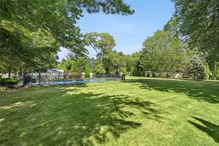 54 Dix Woods Dr, Melville, NY 11747 - Photo 19
