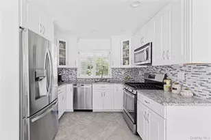 54 Dix Woods Dr, Melville, NY 11747 - Photo 3