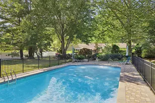 54 Dix Woods Dr, Melville, NY 11747 - Photo 21