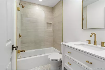 336 2nd Street, Greenport, NY 11944 - Photo 3