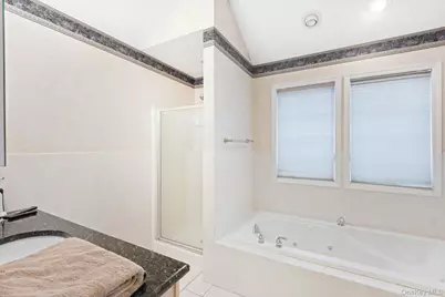 16 Lindbergh Circle, Huntington, NY 11743 - Photo 25