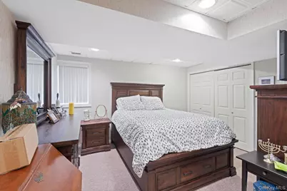 16 Lindbergh Circle, Huntington, NY 11743 - Photo 29