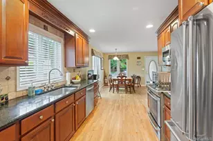 16 Lindbergh Cir, Huntington, NY 11743 - Photo 13