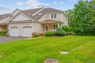 16 Lindbergh Cir, Huntington, NY 11743 - Photo 3