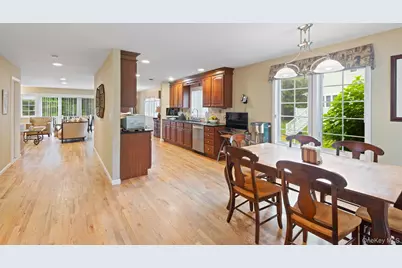 16 Lindbergh Circle, Huntington, NY 11743 - Photo 11