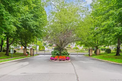 16 Lindbergh Circle, Huntington, NY 11743 - Photo 33