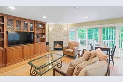 16 Lindbergh Circle, Huntington, NY 11743 - Photo 15