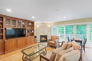 16 Lindbergh Cir, Huntington, NY 11743 - Photo 15