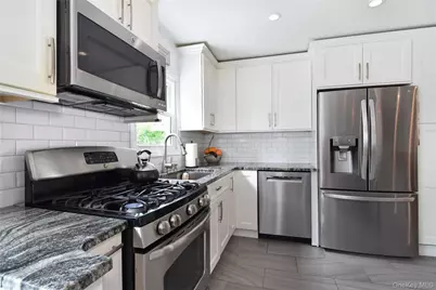 119 Candlewood Drive, Yonkers, NY 10710 - Photo 5