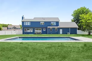 25 Ashley Cir, Manorville, NY 11949 - Photo 17