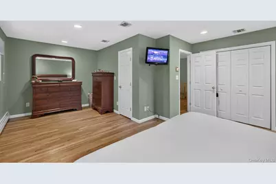 40 Pittoni Drive, Commack, NY 11725 - Photo 15