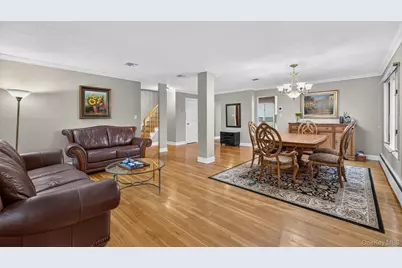 40 Pittoni Drive, Commack, NY 11725 - Photo 5
