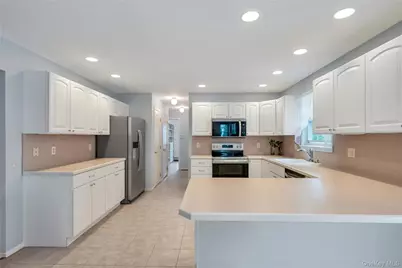 75 Apple Lane, Medford, NY 11763 - Photo 23