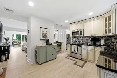 10 Wildflower Lane, Wantagh, NY 11793 - Photo 19