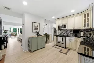 10 Wildflower Ln, Wantagh, NY 11793 - Photo 19