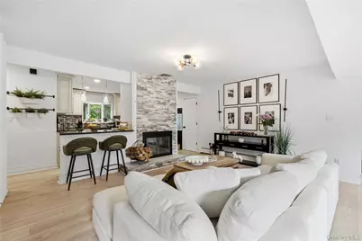 10 Wildflower Lane, Wantagh, NY 11793 - Photo 15