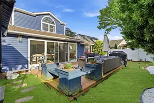 10 Wildflower Ln, Wantagh, NY 11793 - Photo 33