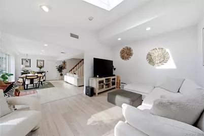 10 Wildflower Lane, Wantagh, NY 11793 - Photo 11
