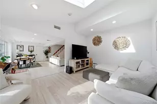 10 Wildflower Ln, Wantagh, NY 11793 - Photo 11