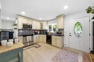 10 Wildflower Ln, Wantagh, NY 11793 - Photo 17