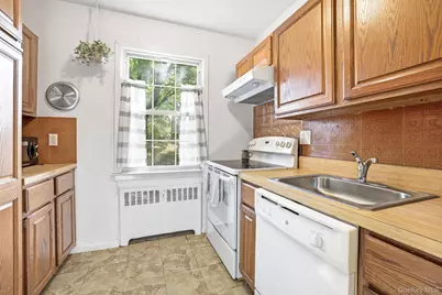182 Pinewood Road #25, Hartsdale, NY 10530 - Photo 3