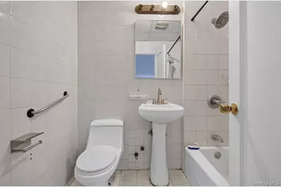 10345 118th Street, Richmond Hill, NY 11419 - Photo 11