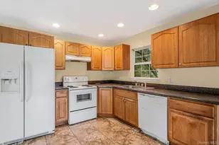 86 Eleanor Ave, Mastic, NY 11950 - Photo 7