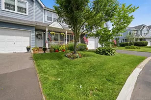 94 Broadlawn Dr, Central Islip, NY 11722 - Photo 3