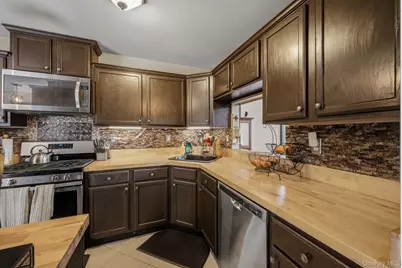 94 Broadlawn Drive, Central Islip, NY 11722 - Photo 9