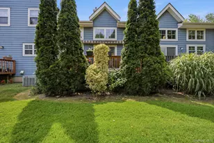 94 Broadlawn Dr, Central Islip, NY 11722 - Photo 35