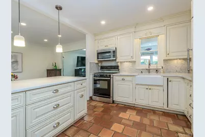 25 Andover Road, Port Washington, NY 11050 - Photo 5
